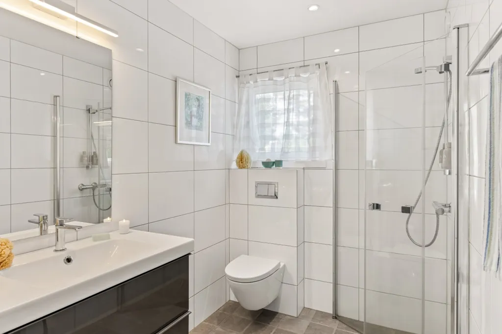 Salles de bain - Architect-Designed House with Sea View in Larvik