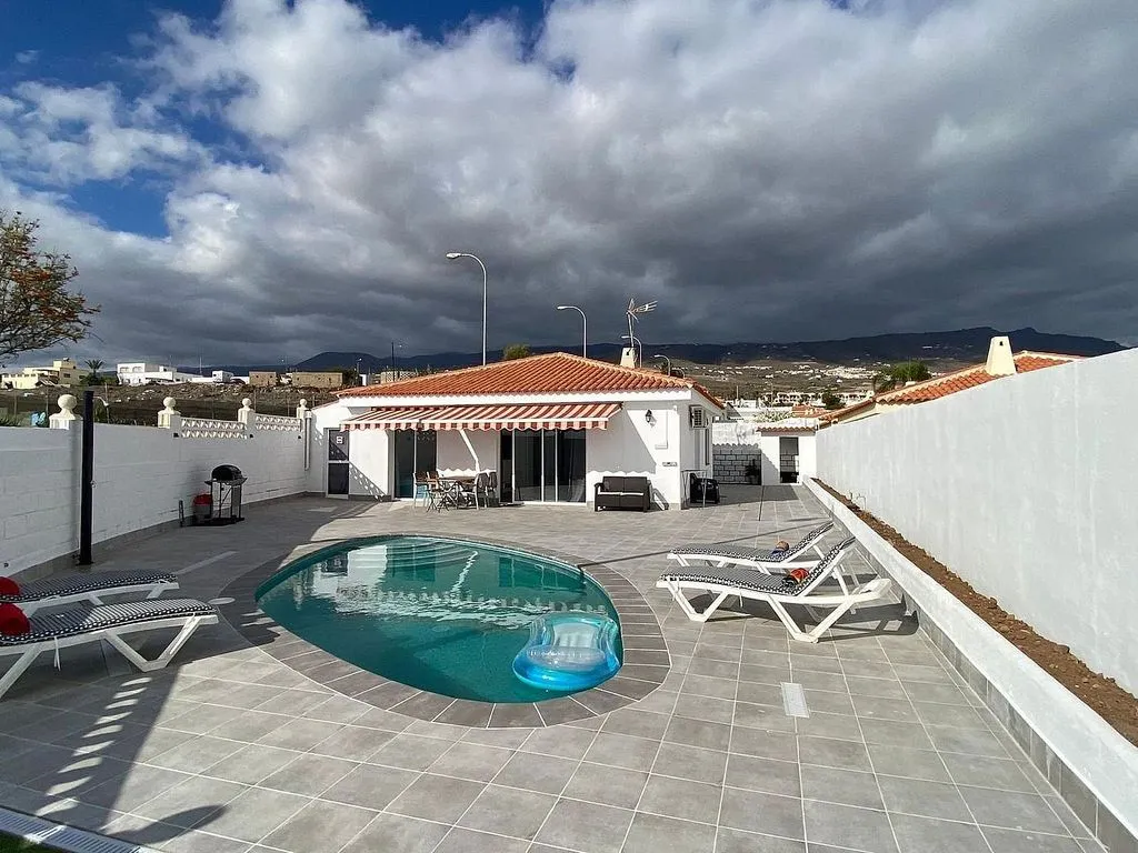 Pool - Luxury House with Sea Views in Adeje