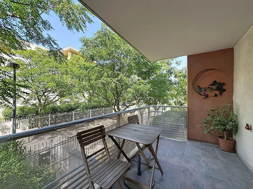Balcony - Bright 2-Bed Flat with Terrace in Avignon