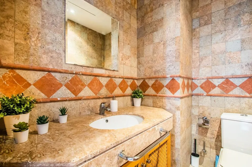 Salles de bain - Beachfront Penthouse with Jacuzzi in Estepona