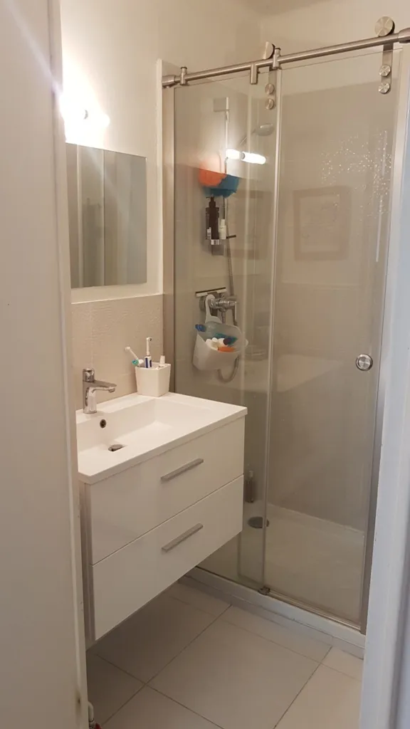 Salles de bain - T2 avec Vue Panoramique sur Lyon - Secteur Fourvière