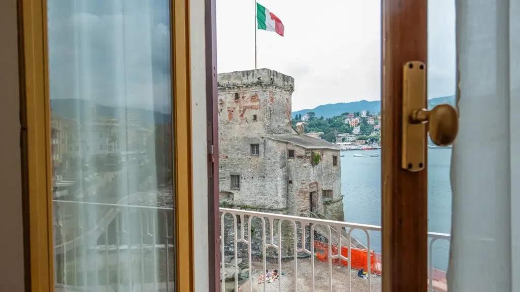 Stanze - Seafront Apartment with Terrace in Rapallo