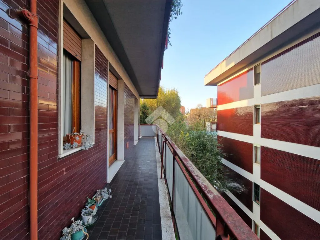 Balcon - Five-Bedroom Apartment with Balcony in Milan