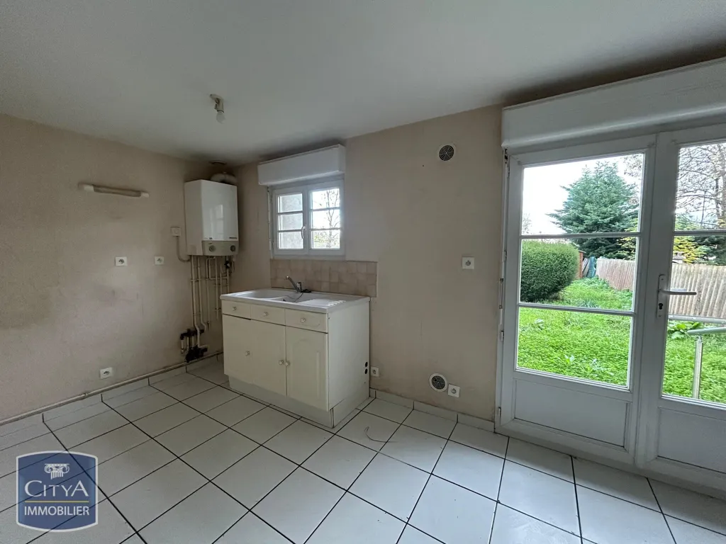Kitchen - Three-Bedroom Flat with Patio in Saint-Amand-Montrond