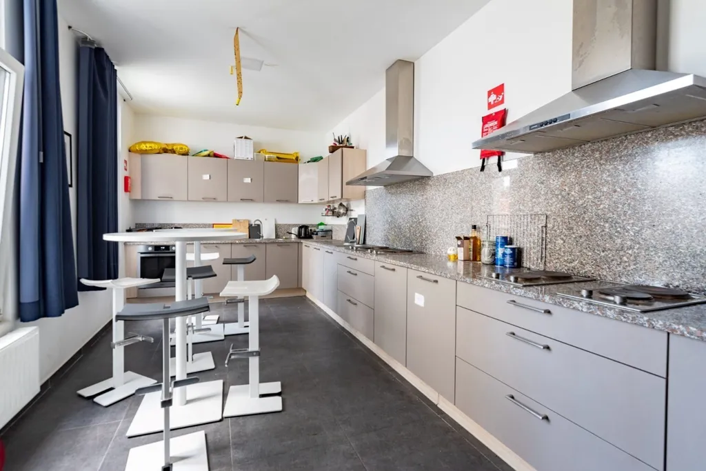 Köök - Modern Student Apartment with Terrace in Antwerp