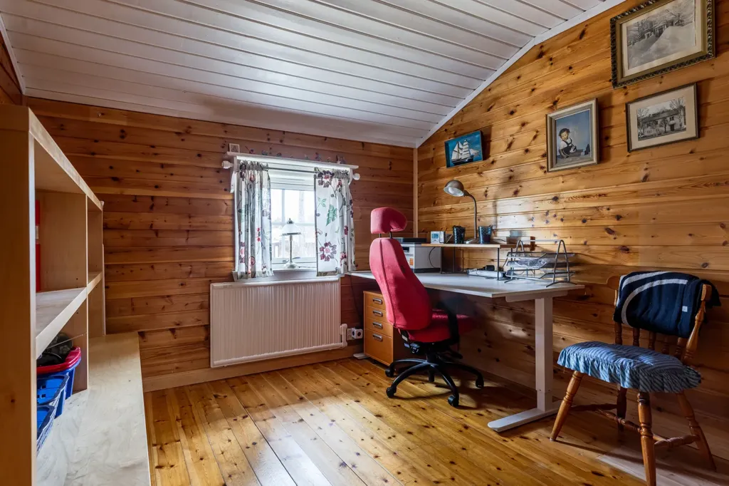 Bureau - Villa with Water View near Älvdalen