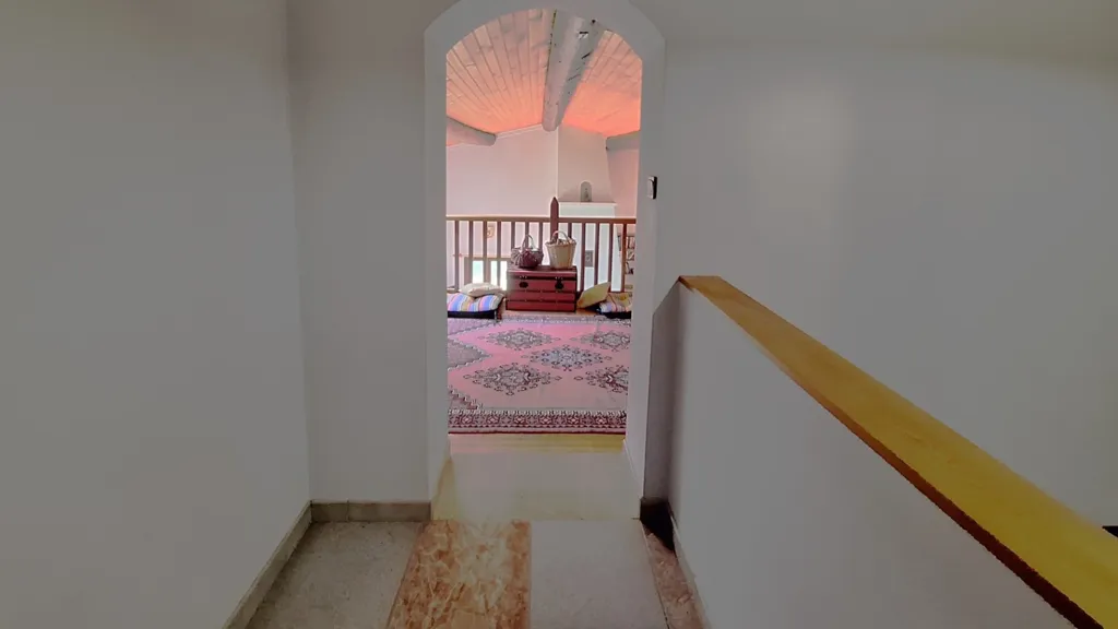 Pièces - Maison avec terrasse et jardin à Lauris