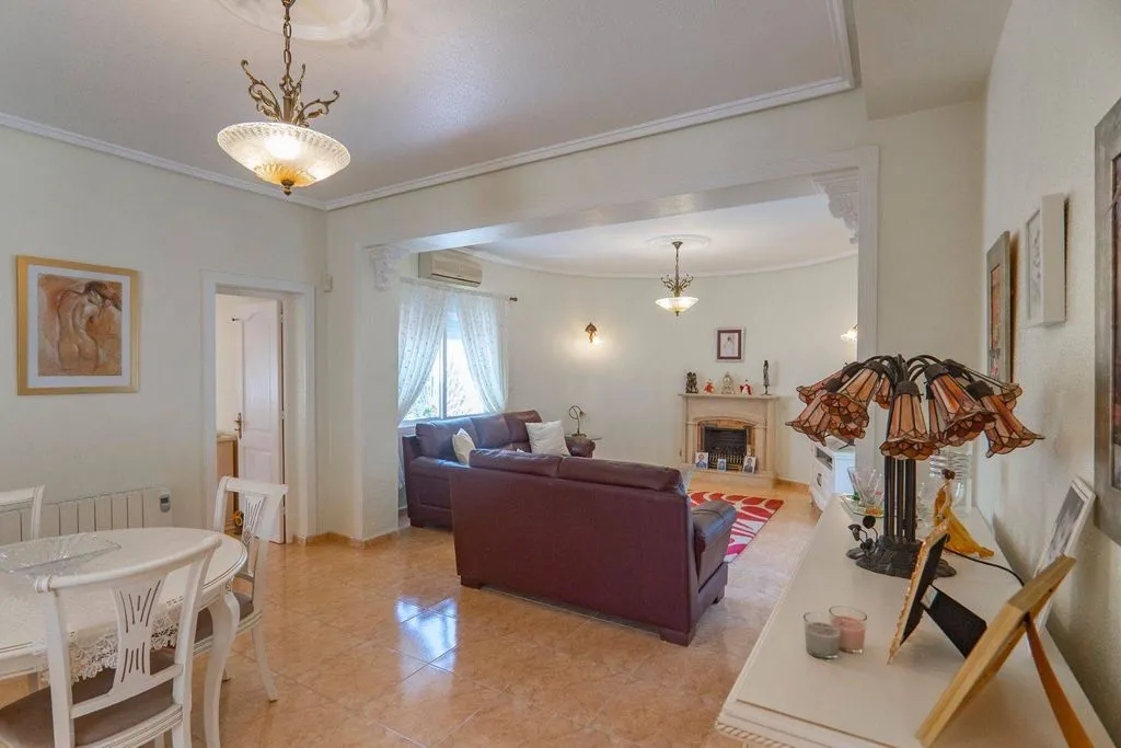 Söögituba - 4-Bedroom Villa with Pool in Ciudad Quesada
