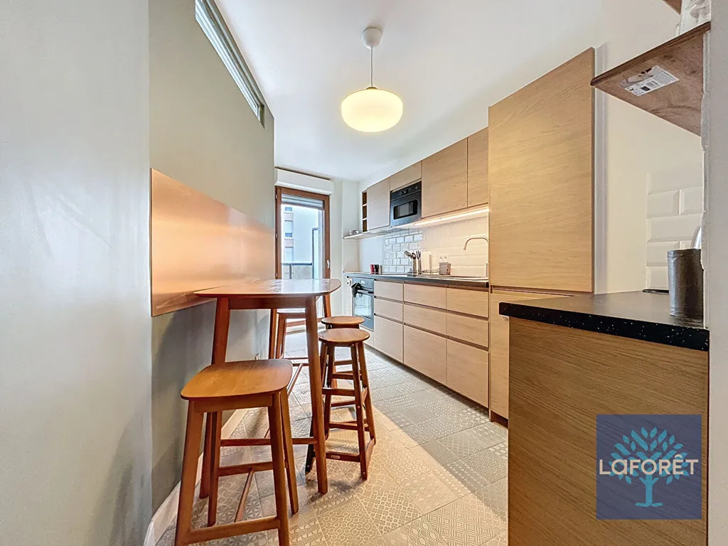 Köök - Modernised 3-Bed Flat with Balcony in Cergy