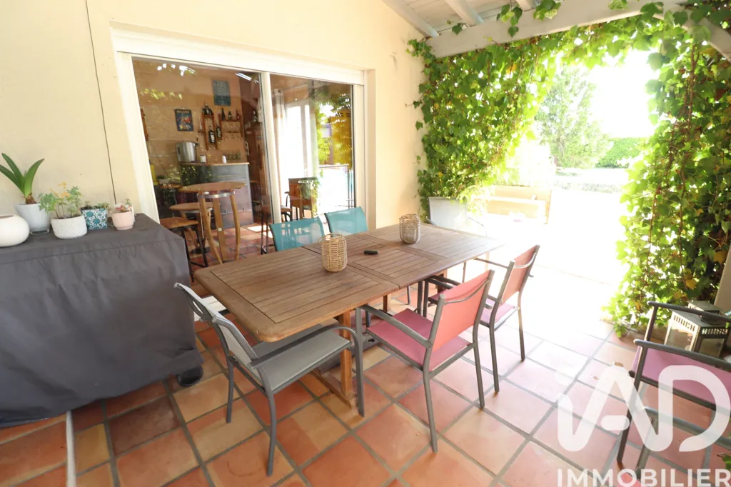 Terrasse - Maison Contemporaine avec Piscine à Orignolles