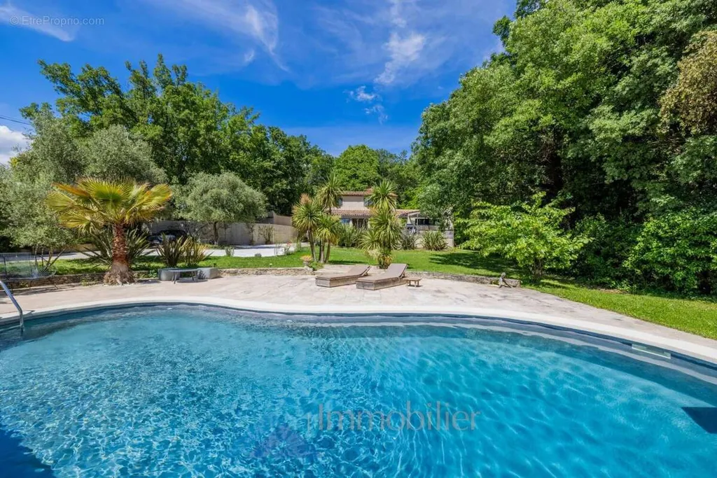 Bassein - Charming Property with Pool in Puyricard