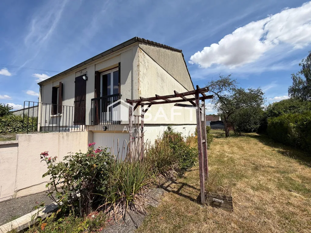 Aed - House with Garden in Maron