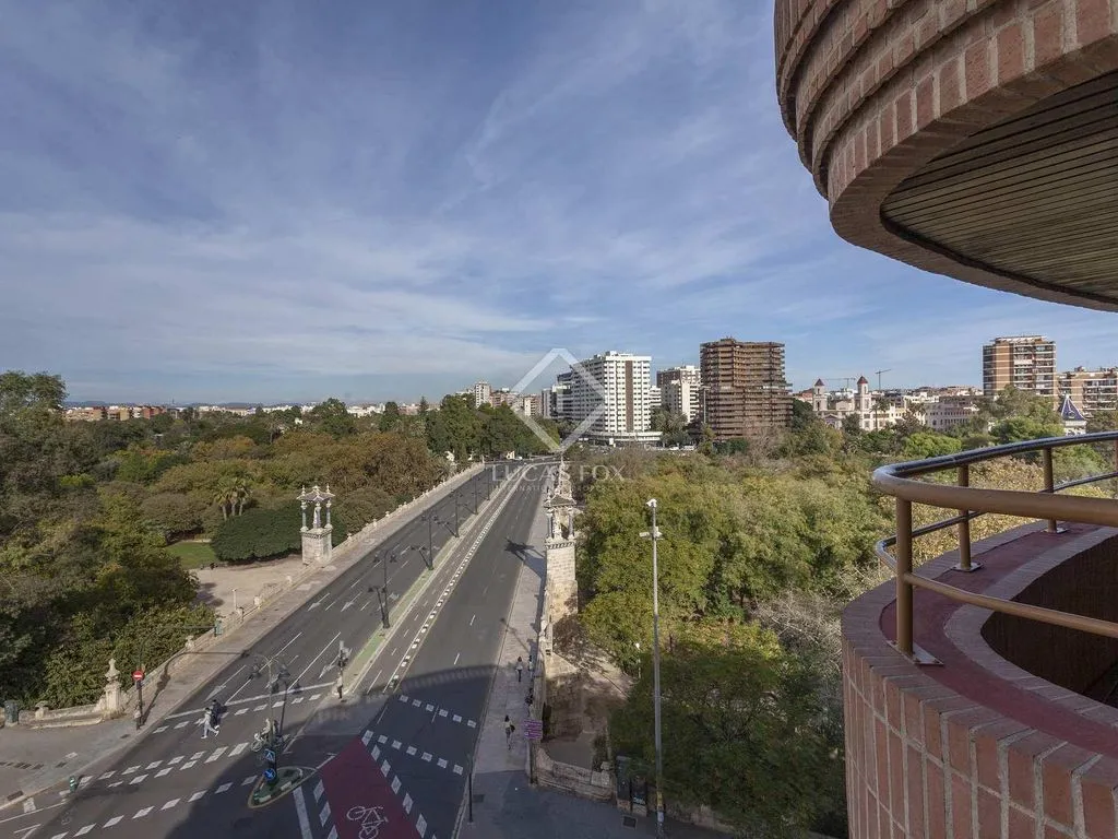 Balcon - Luxury Apartment with River View in Valencia
