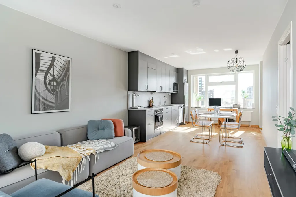 Elutuba - Modern 2-Bedroom Flat with Balcony in City Centre