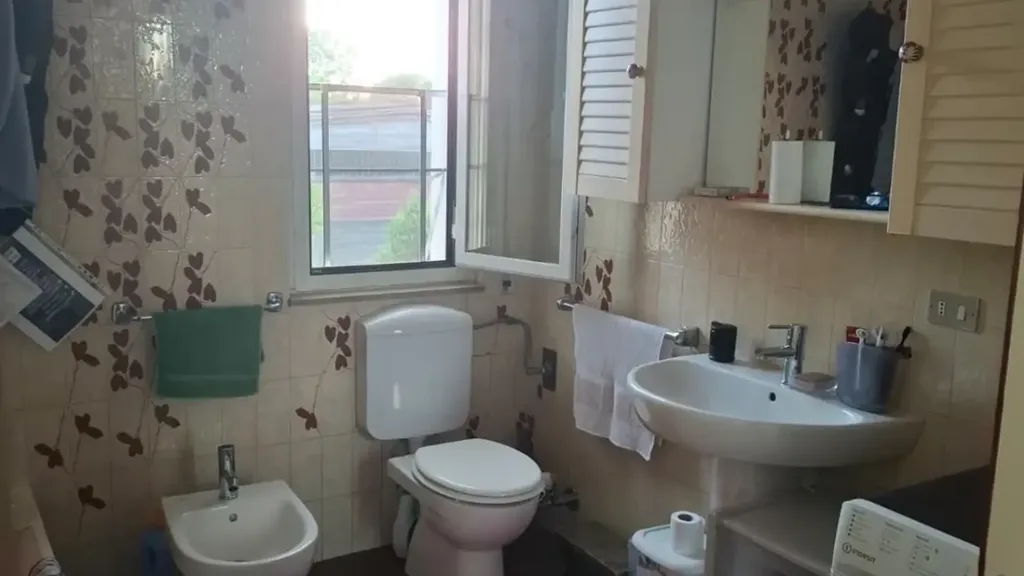 Salles de bain - Trilocale with Balcony in Piacenza