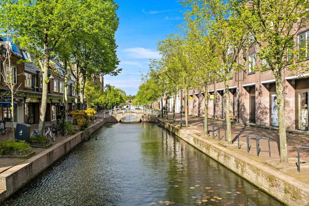 Modernised 2-Bedroom Flat with Church Tower View in Delft