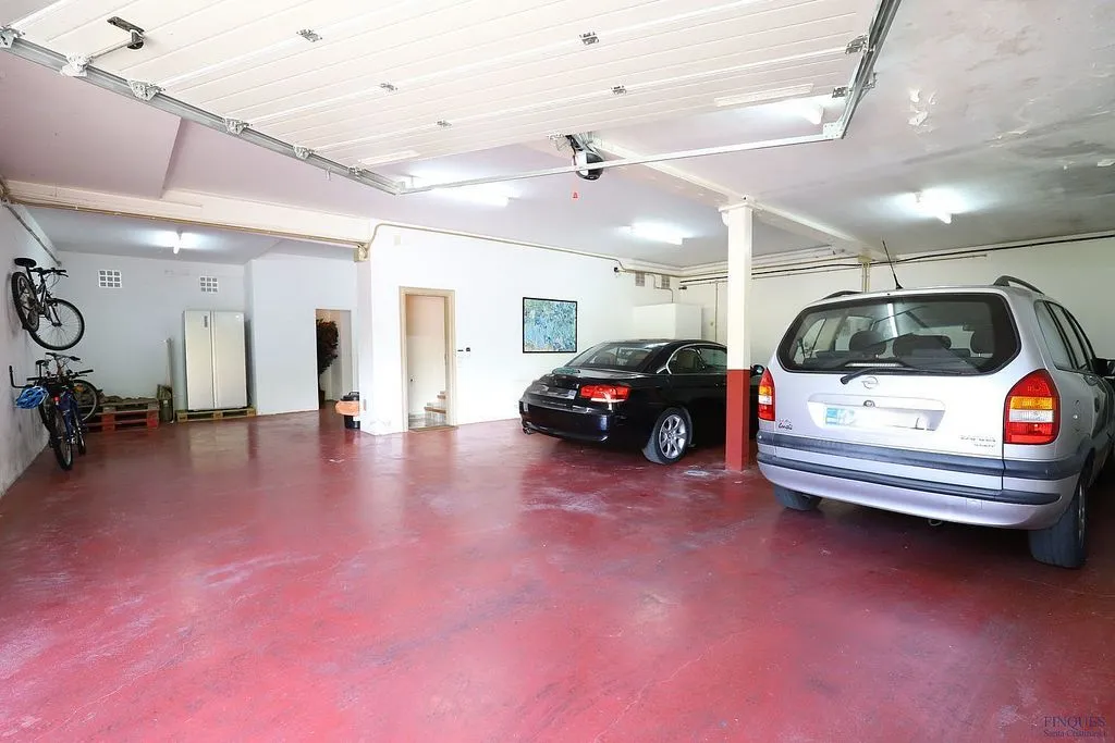 Garage - Villa with Pool and Buildable Plot in Caldes de Malavella