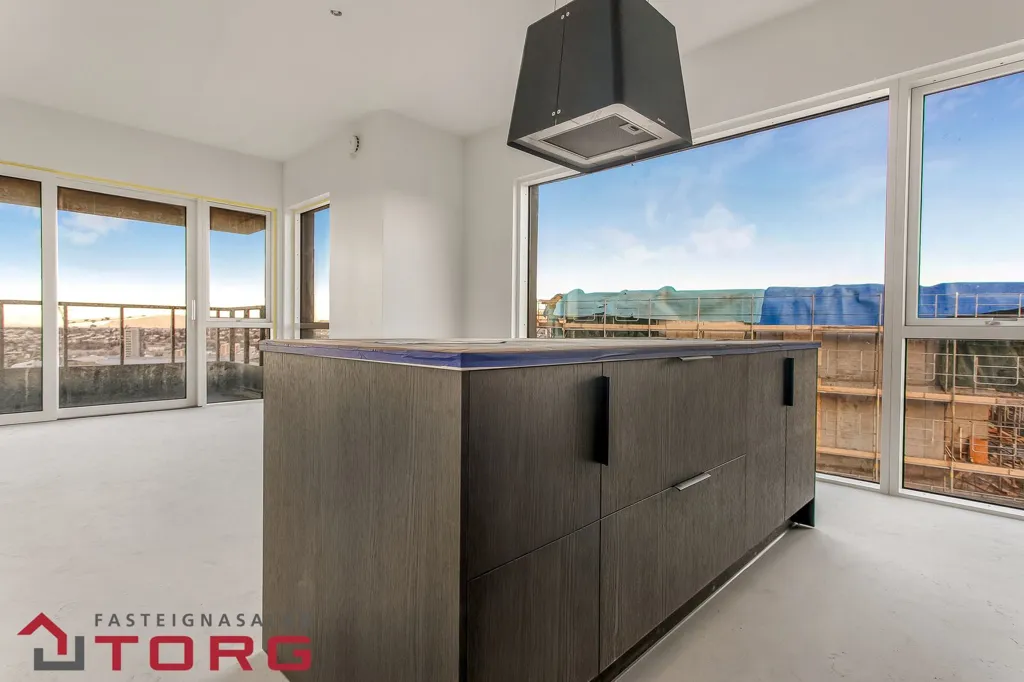 Köök - Modern Apartment with Balcony in Hnðraholt