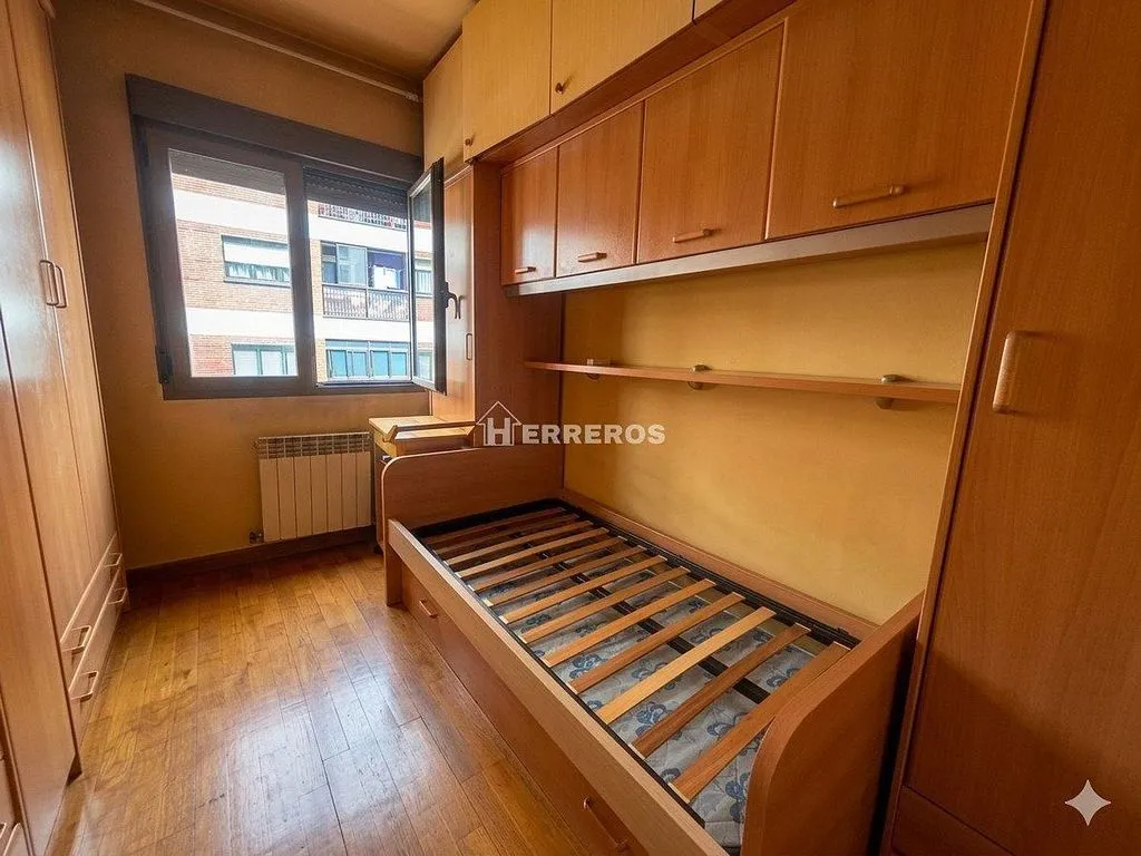 Magamistoad - Apartment for Renovation with East View in Logroño Centre