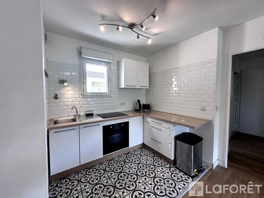 Kitchen - Modern Flat with Balcony in Saint-Jean-d'Illac