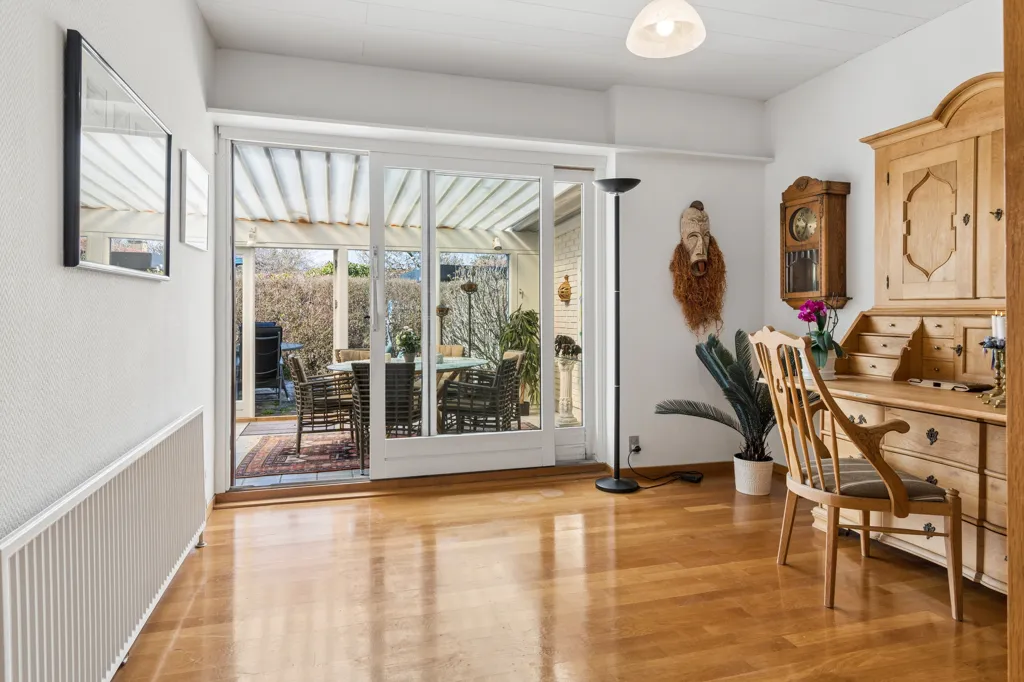 Kabinet - Charming Villa with Carport in Værløse