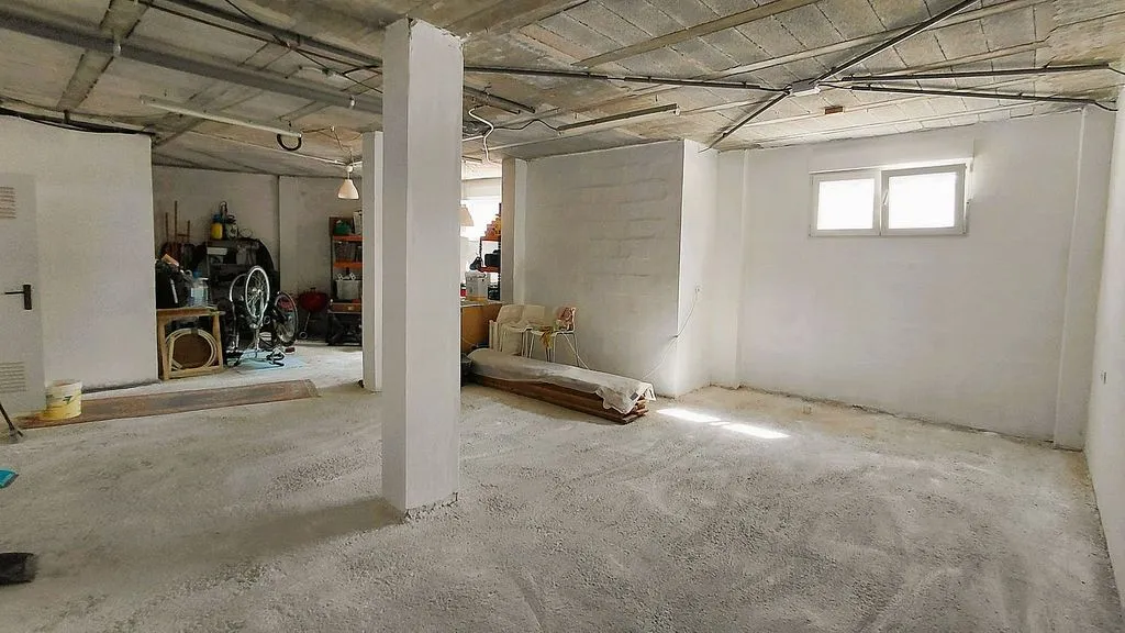 Garage - Villa with Pool and Terrace in La Marina