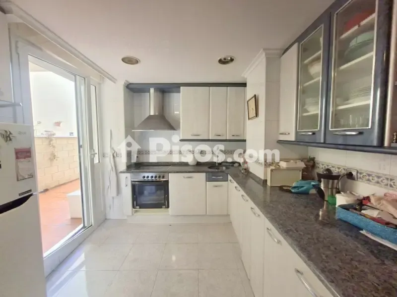 Köök - Spacious Apartment with Balconies in Central Location