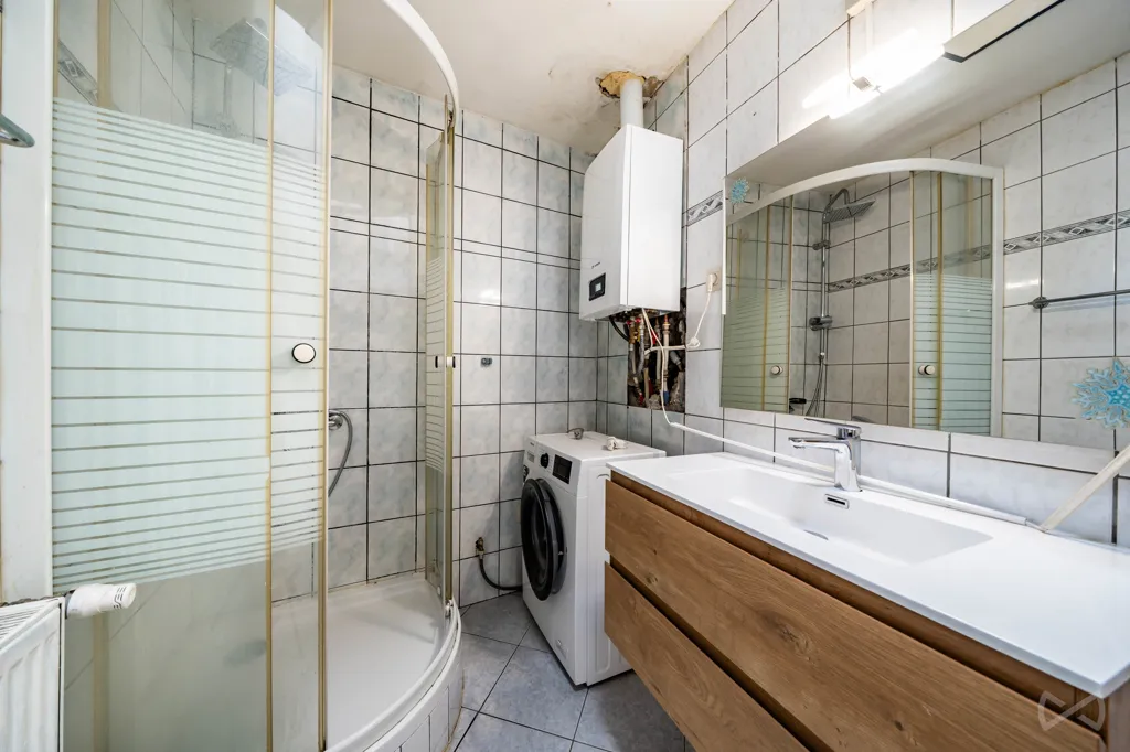 Salles de bain - Maison de Rapport à Proximité du Centre à Arlon