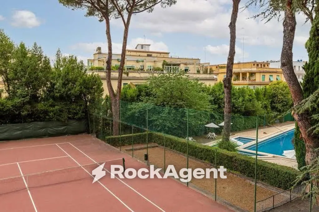 Piscina - Penthouse with Panoramic View in Trieste, Rome