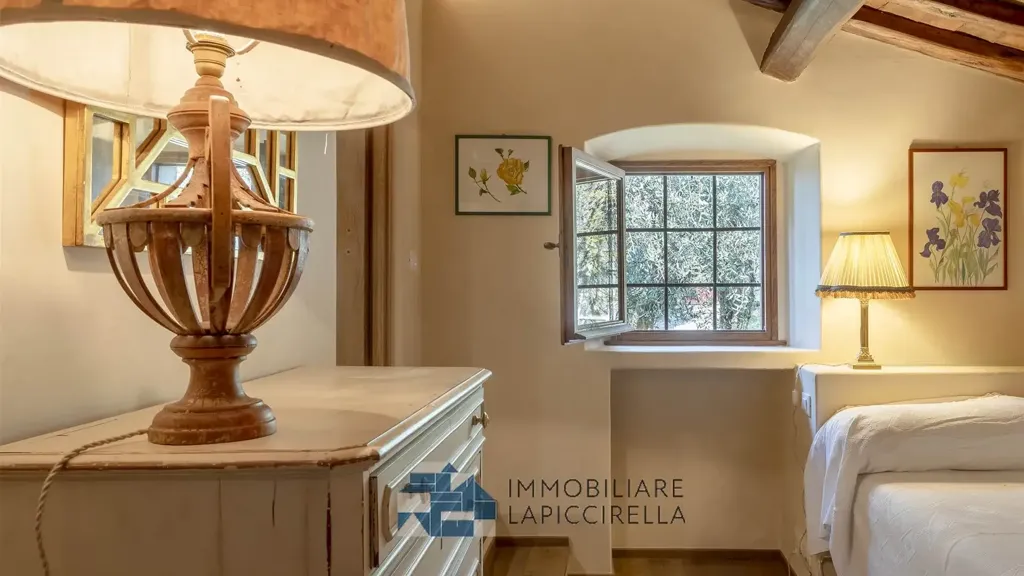 Chambres - Conservatively Reworked Villa with Olive Grove in Settignano