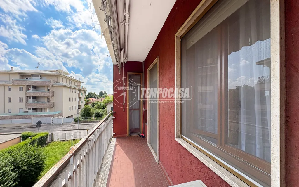 Balcony - Four-Room Apartment with Balcony in Paullo