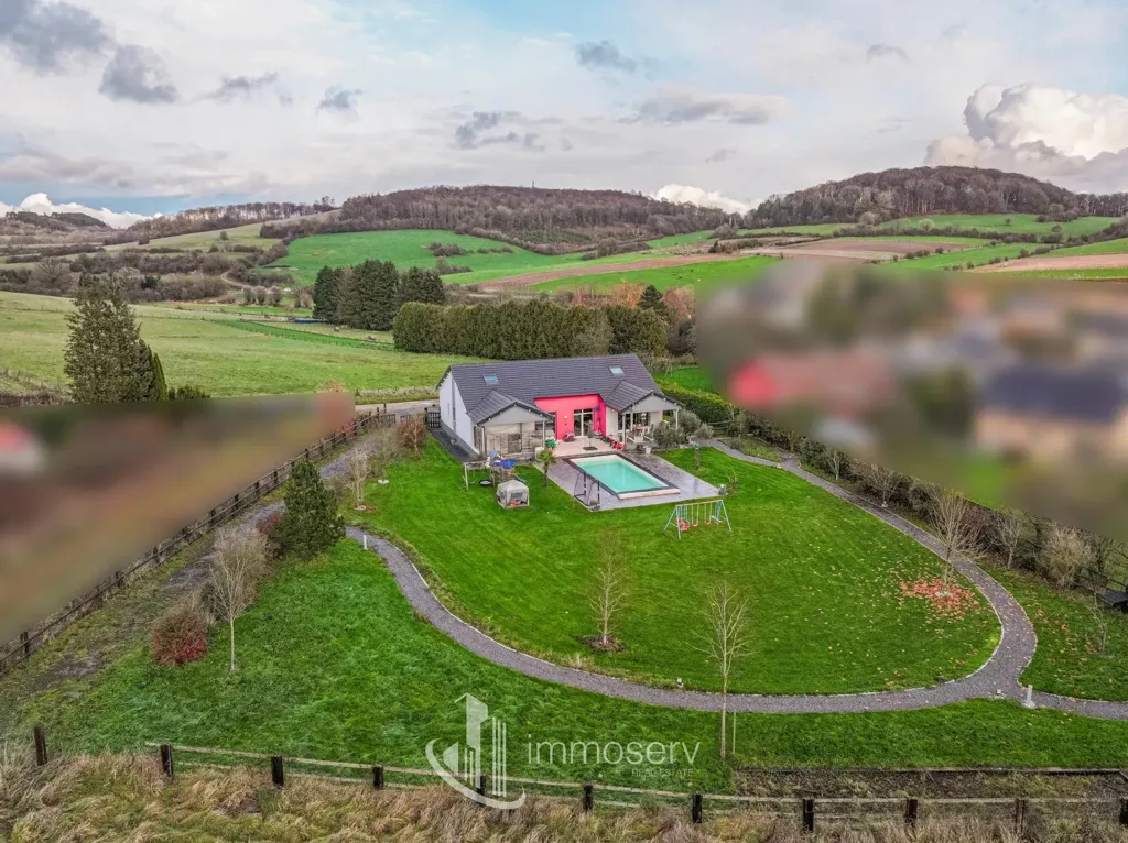 Vue aérienne - Villa avec Vue Panoramique et Piscine à Escherange