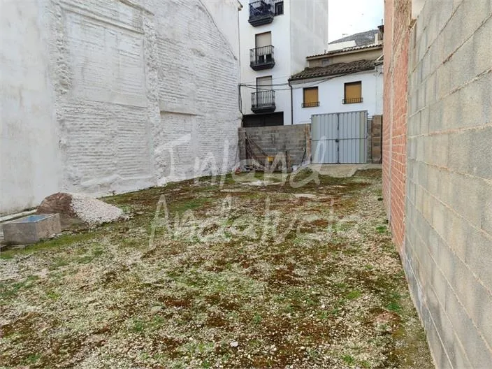 Giardino - Urban Plot in Historical Loja, Granada