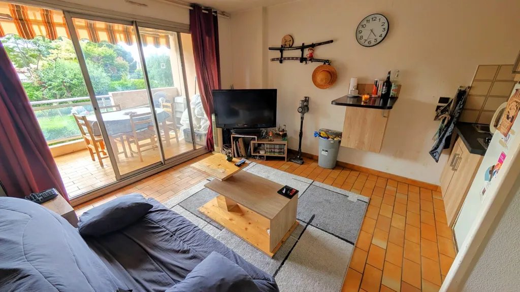 Séjour - Studio avec Loggia dans Résidence de Standing à Antibes