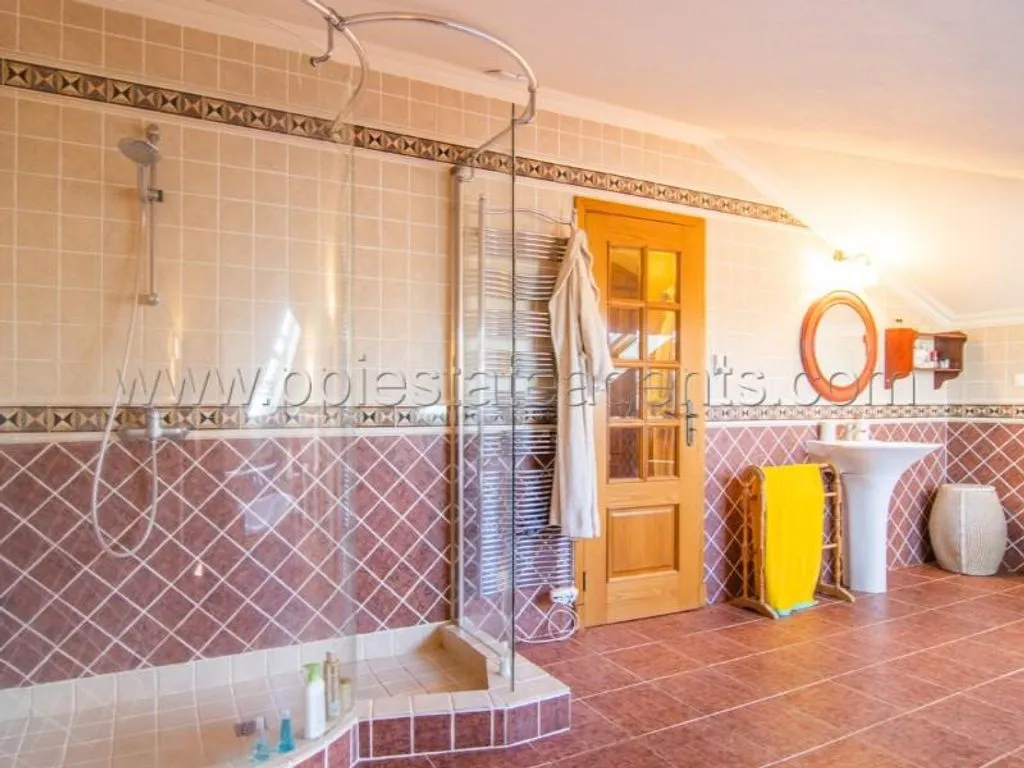 Bathrooms - Luxury Villa with Pool in Lagos Countryside