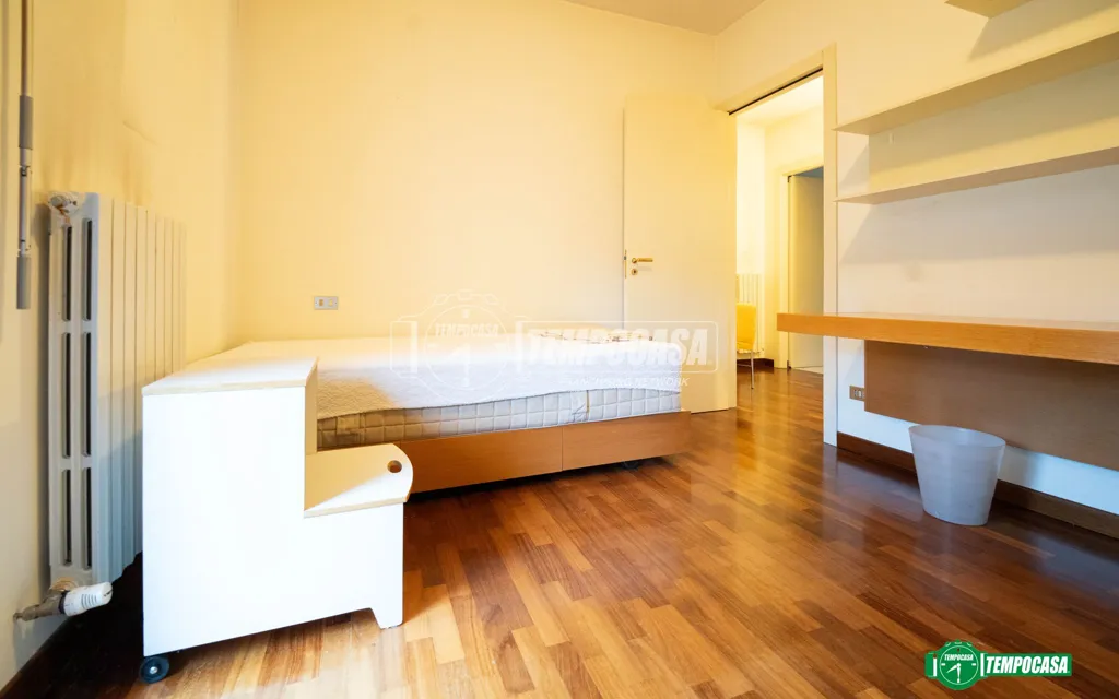 Chambres - Mansard Apartment with Balcony in Mariano Comense
