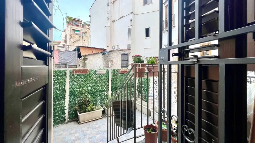 Balcone - Rustic Trilocale with Balcony in Palermo
