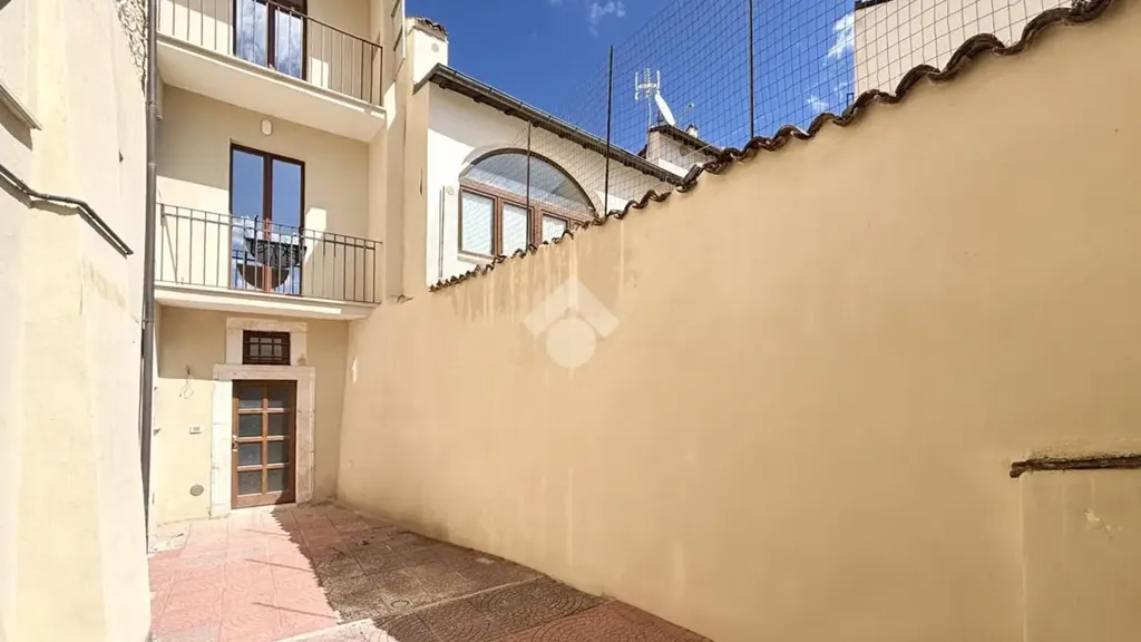 Jardin - Restored Apartment with Private Courtyard in L'Aquila