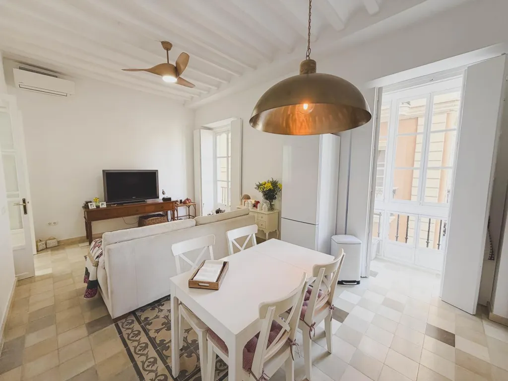 Salle à manger - Historic Flat with Balcony in Plaza España