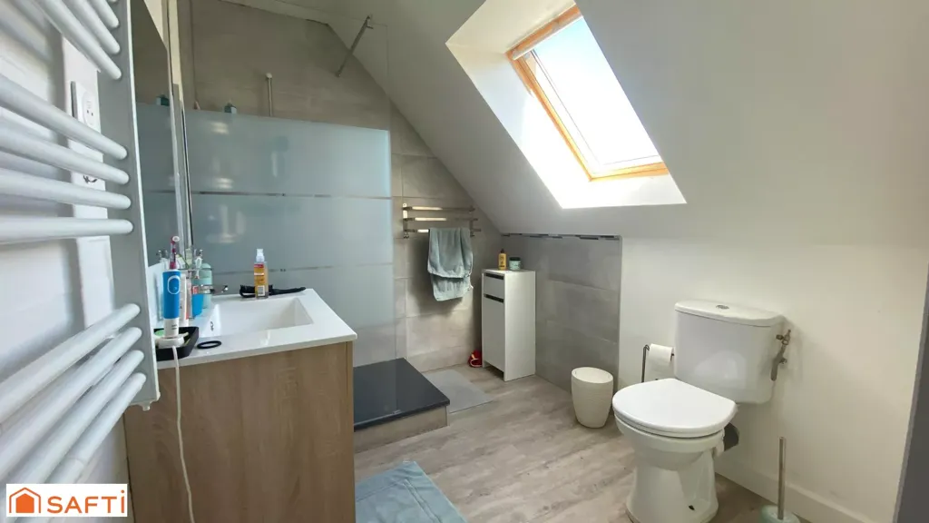 Salles de bain - Maison Rénovée avec Jardin à Hennebont