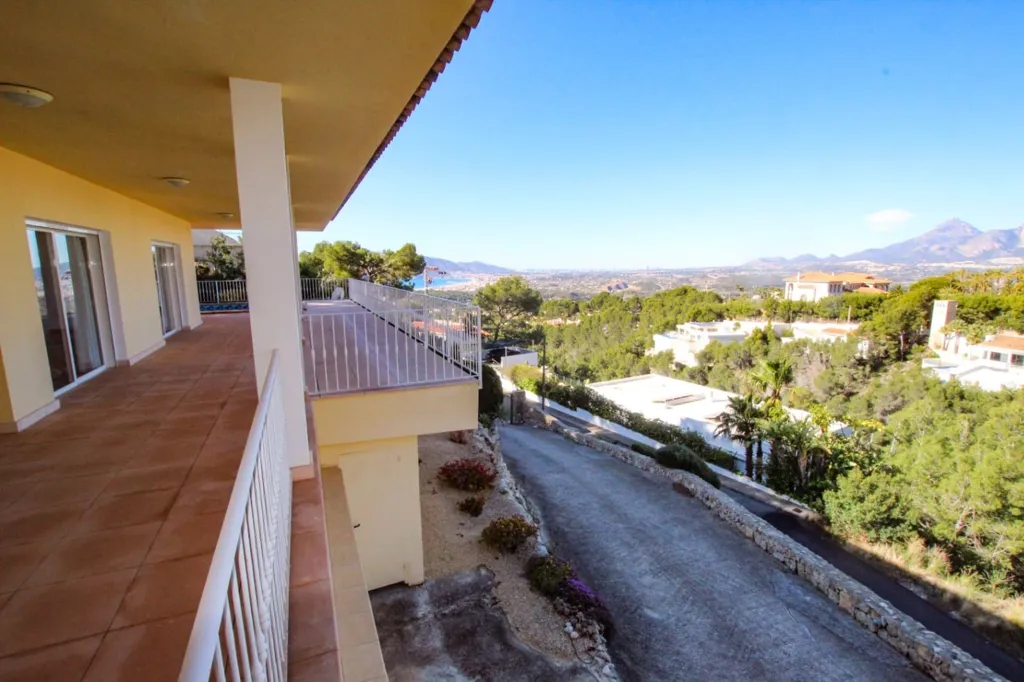 Rõdu - Villa with Sea View and Pool in Altea