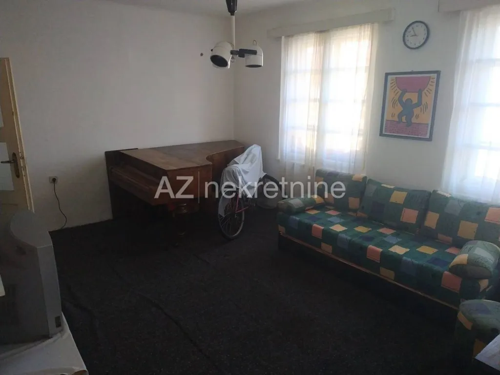 Salón - Four-Bedroom Apartment with Central Heating in Donji Grad