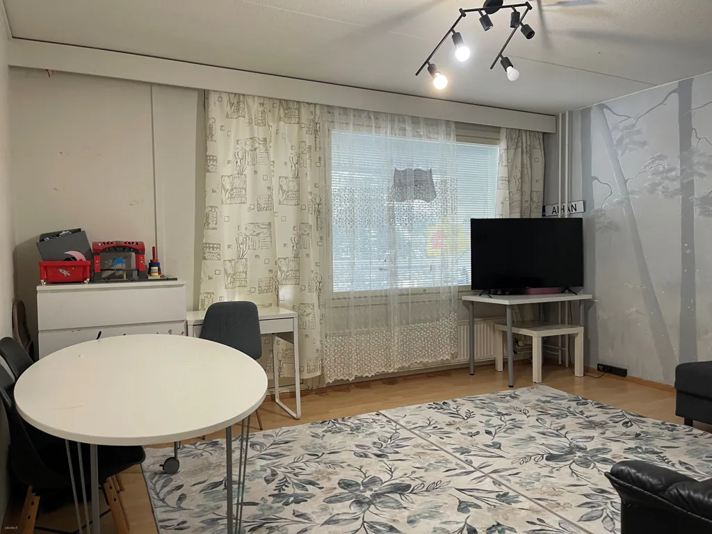 Elutuba - First-Floor Flat with Glazed Balcony in Lauste