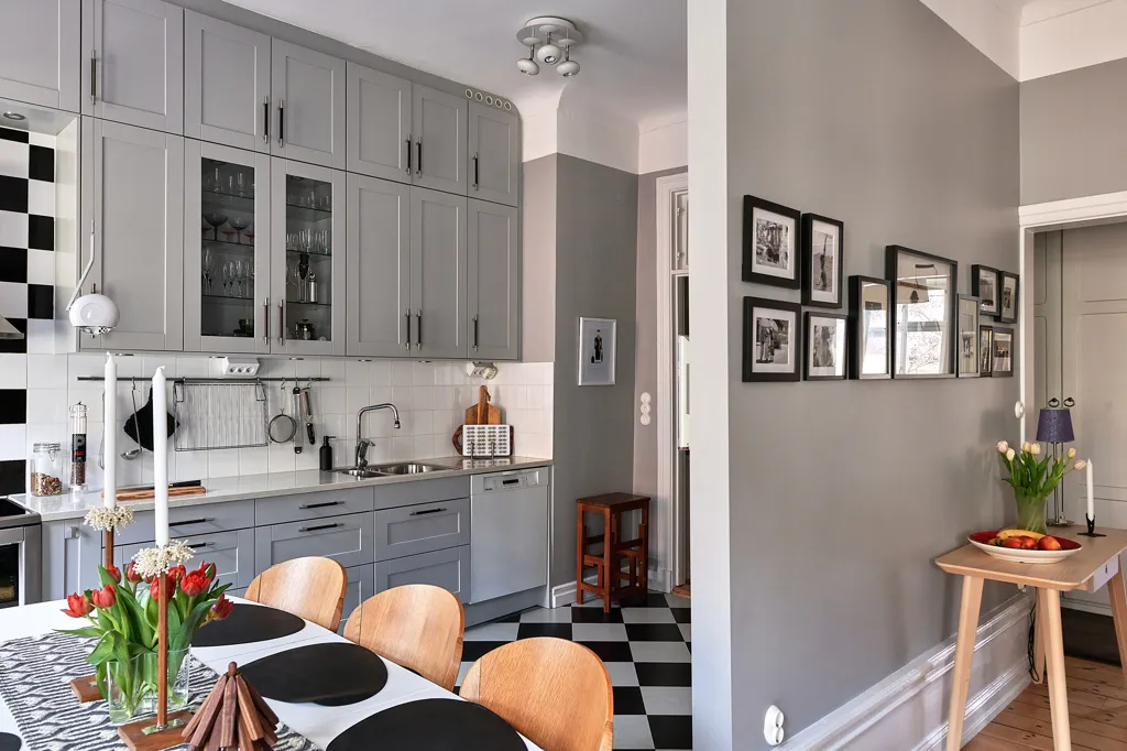 Cucina - Turn-of-the-Century Flat with Balcony in Södermalm