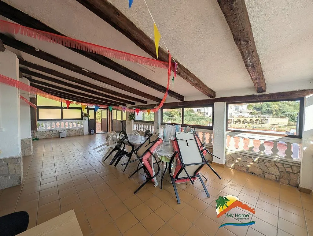 Terrazza - Chalet with Pool and Terrace in Aiguaviva Parc