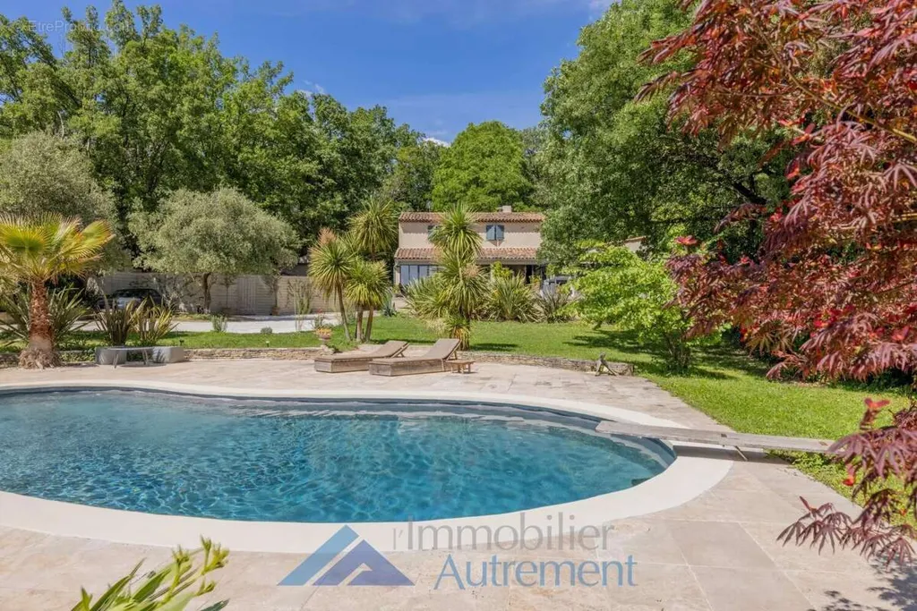 Bassein - Charming Property with Pool in Puyricard