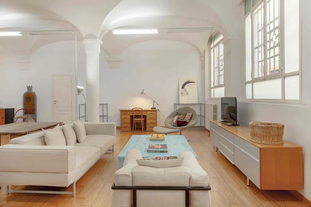 Séjour - Open-Plan Loft with Short-Term Rental in Bologna