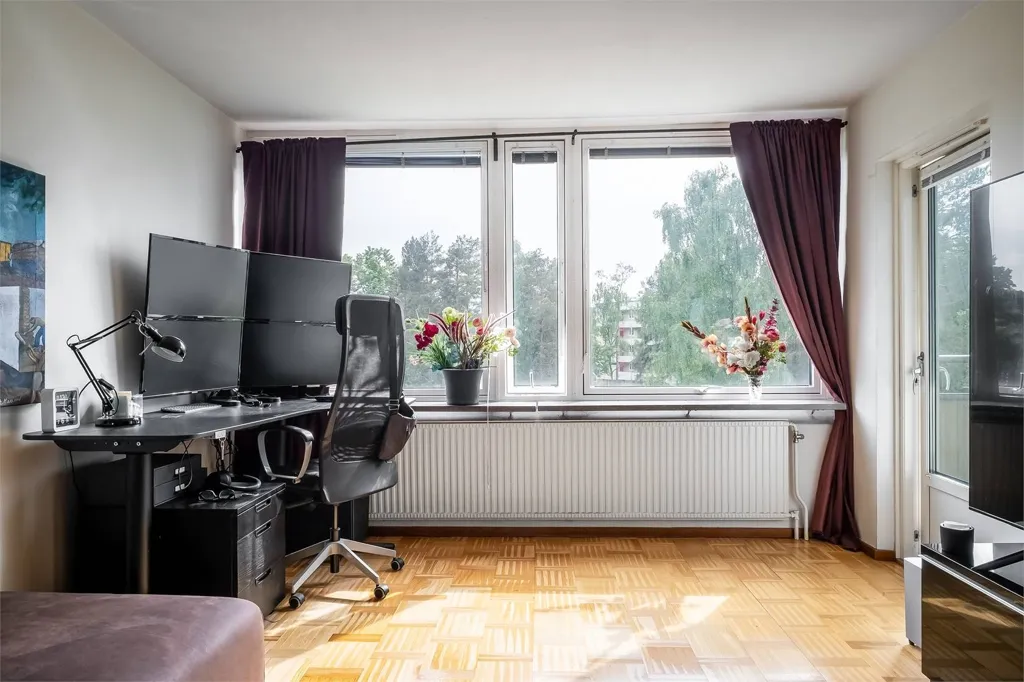 Office - Apartment with Balcony on 4th Floor in Skogås