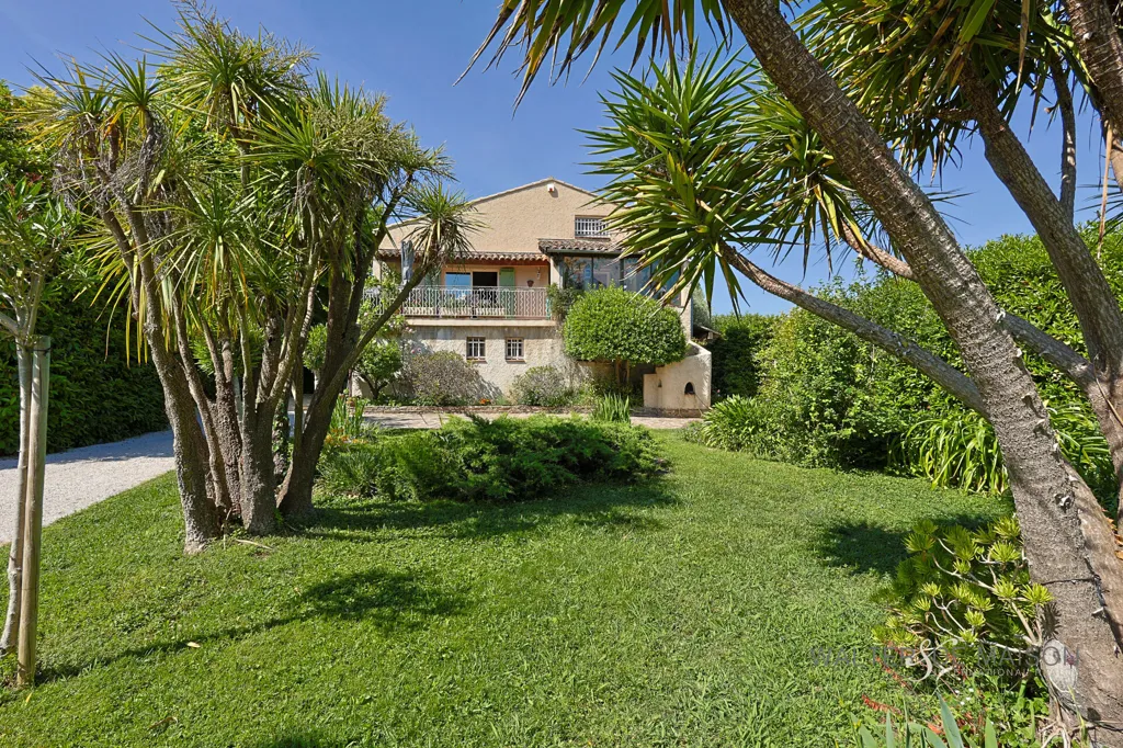 Garden - Villa with Independent Apartment in Le Pradet