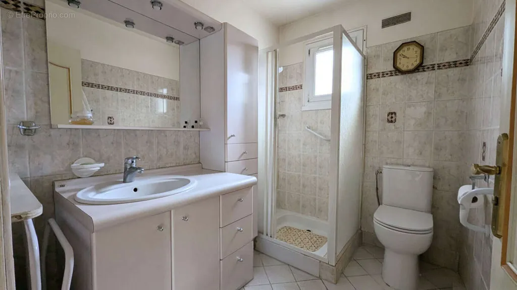 Salles de bain - Maison Individuelle avec Terrasse à Saint-Denis